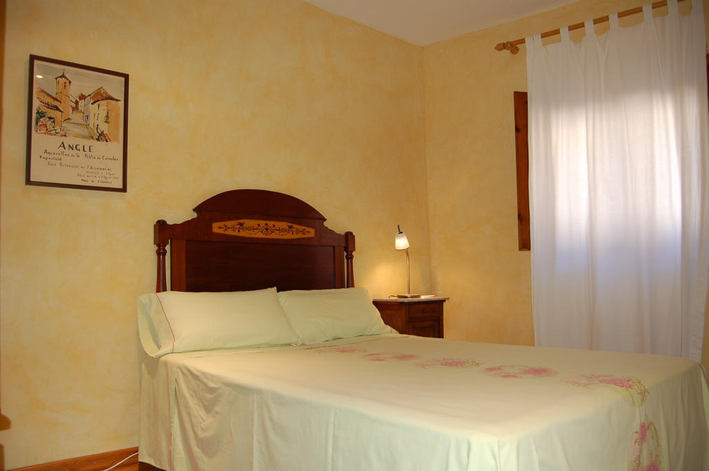 Cal Pastor Guest House La Pobla de Cervoles Bilik gambar